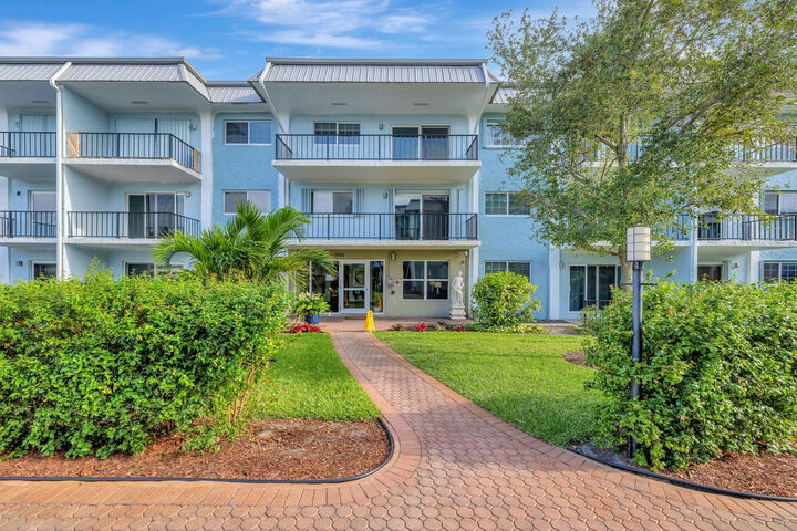 Property Photo:  3004 NE 5th Terrace 208-C  FL 33334 