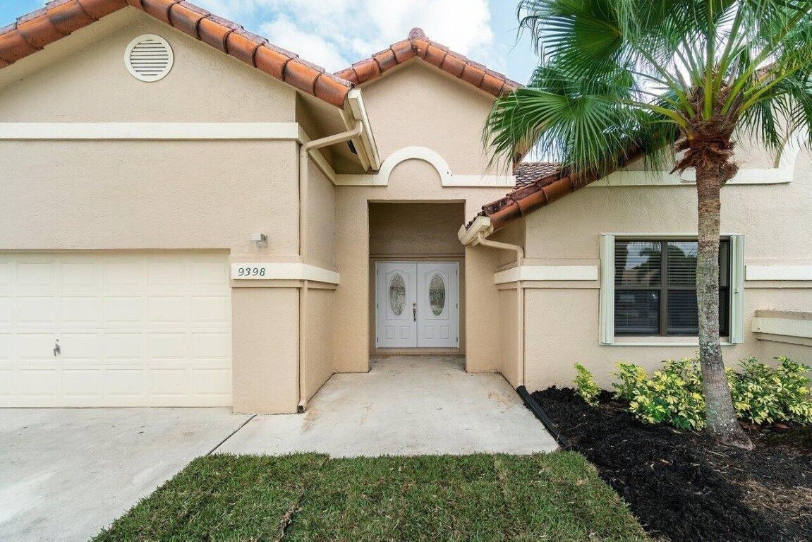 Property Photo:  9398 Laurel Green Drive  FL 33437 