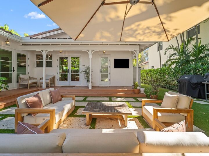 Property Photo:  815 SE 11th Avenue  FL 33316 