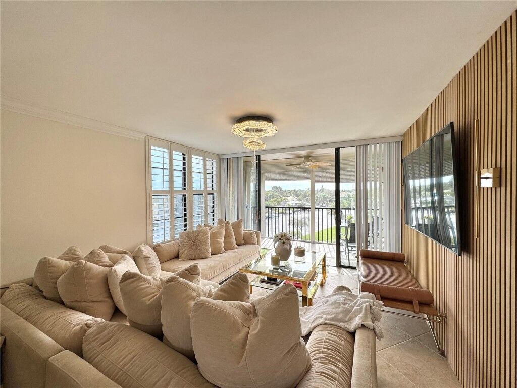 Property Photo:  8 Royal Palm Way 501  FL 33432 