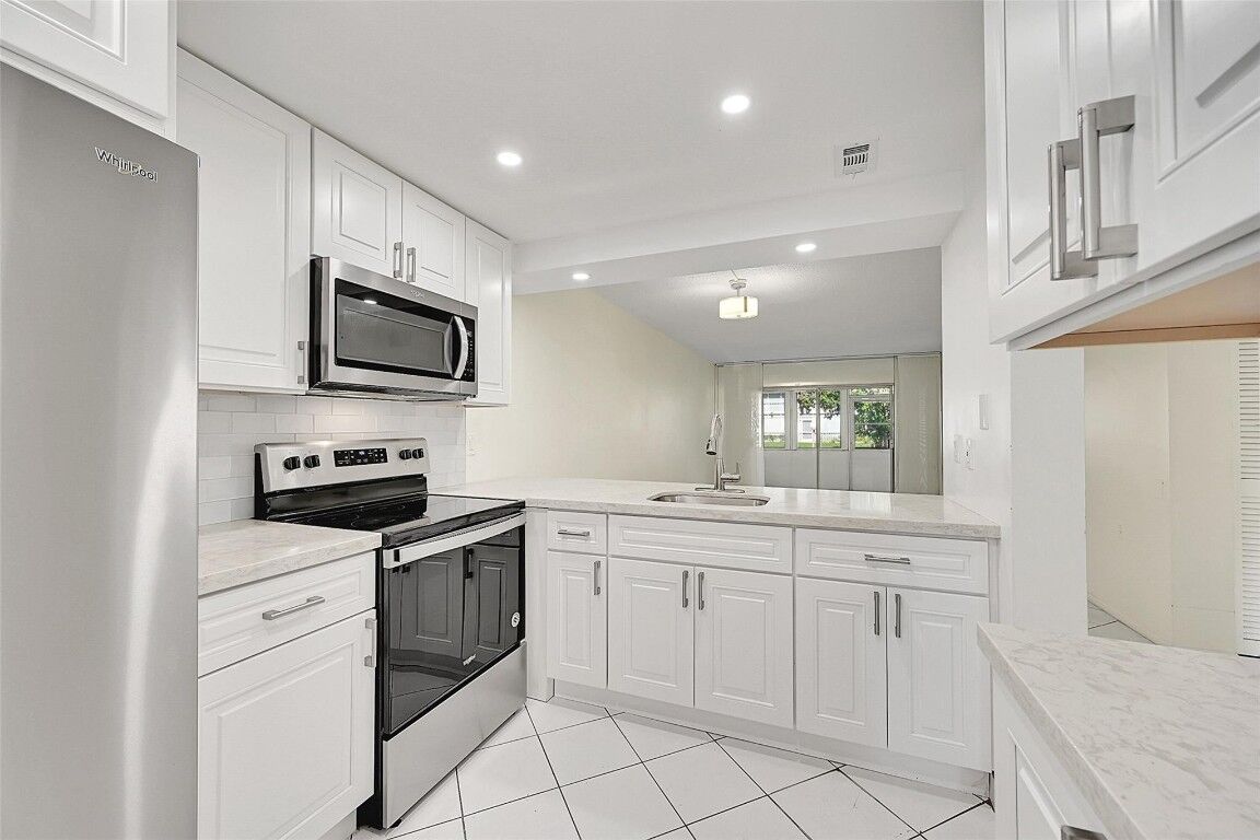 Property Photo:  1211 Bahama Bend E1  FL 33066 