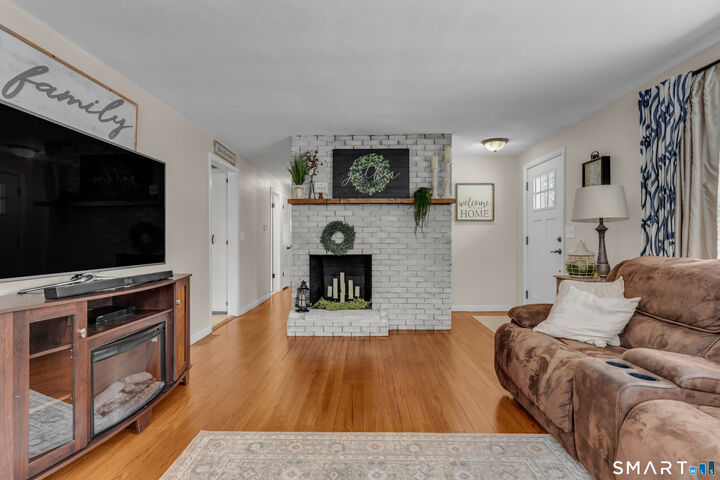 Property Photo: 21 Oakridge Drive CT 06335