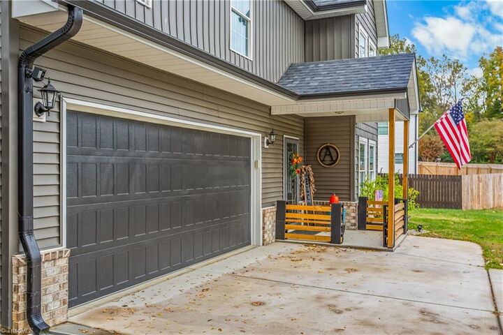 Property Photo:  2709 Farmbrook Road  NC 27103 