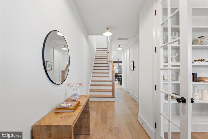 Property Photo:  405 E Nelson Avenue  VA 22301 