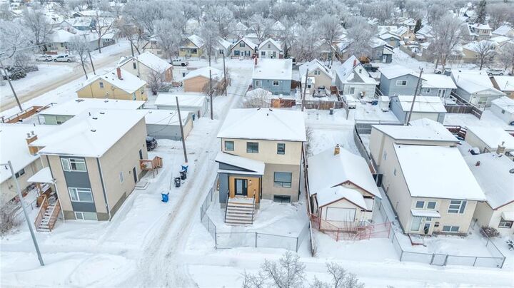 Photo de la propriété:  1025 Burrows Avenue  MB R2K 0R8 