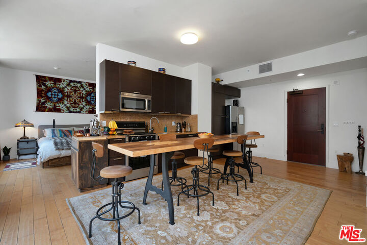 Property Photo:  460 S Spring St  CA 90013 