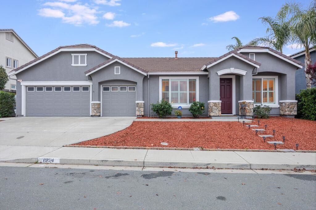 Property Photo: 1954 Canyon Oaks Cir CA 94565