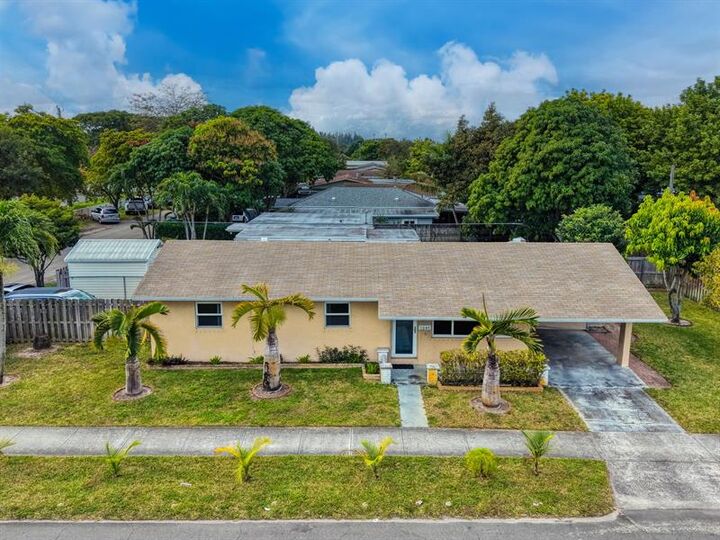 Property Photo:  1249 SW 35th Ave  FL 33312 