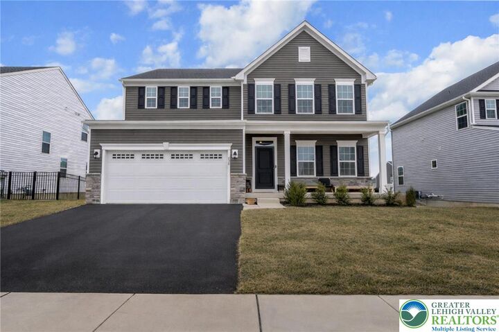 Property Photo: 820 Hendon Lane PA 18032