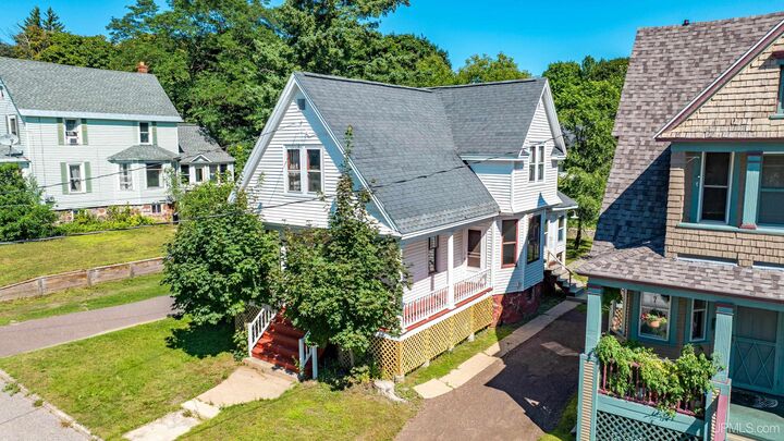 Property Photo:  1115 Summit Street  MI 49930 