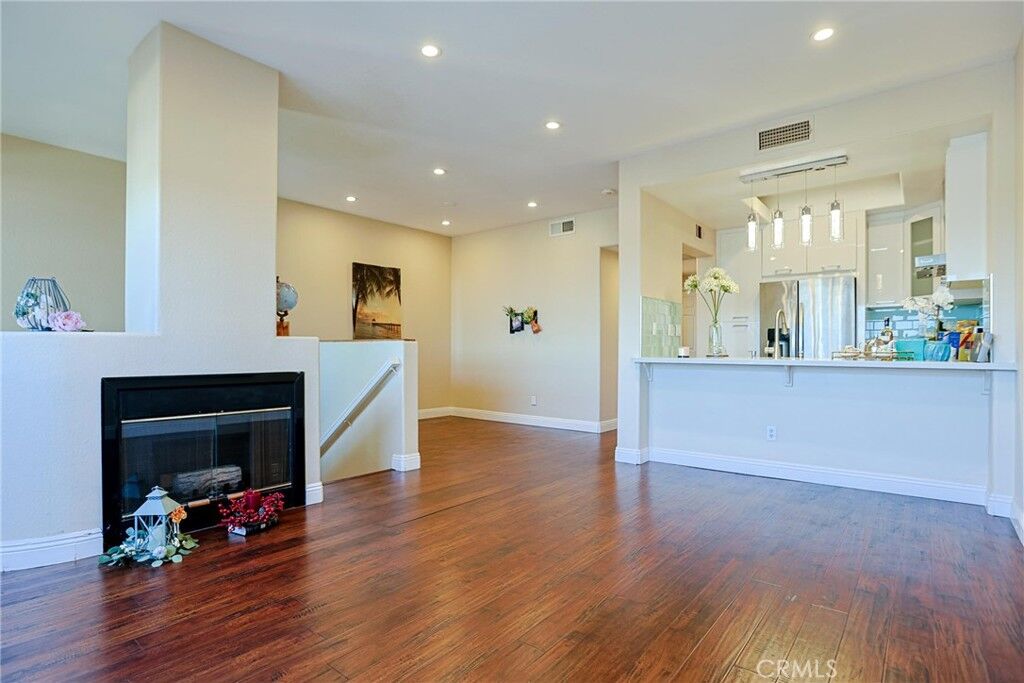 Property Photo:  1041 S San Marino  CA 92808 