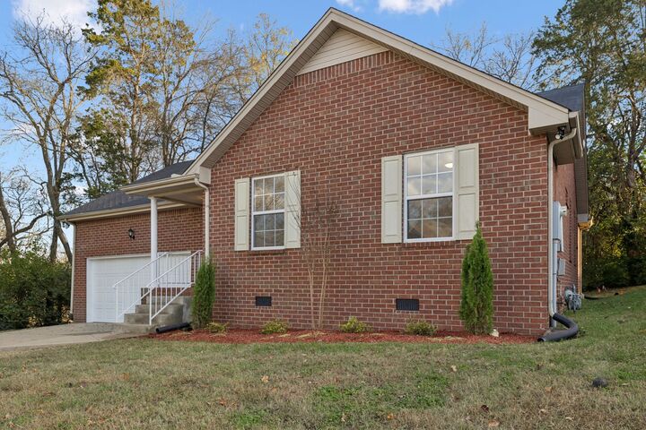 Property Photo: 417 Hickory Chase Dr TN 37115