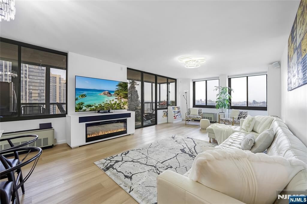 Property Photo:  200 Winston 1008  NJ 07010 
