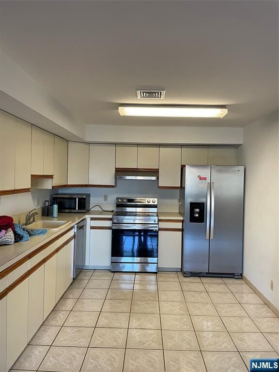 Property Photo:  633 Palisade Avenue 3C  NJ 07010 