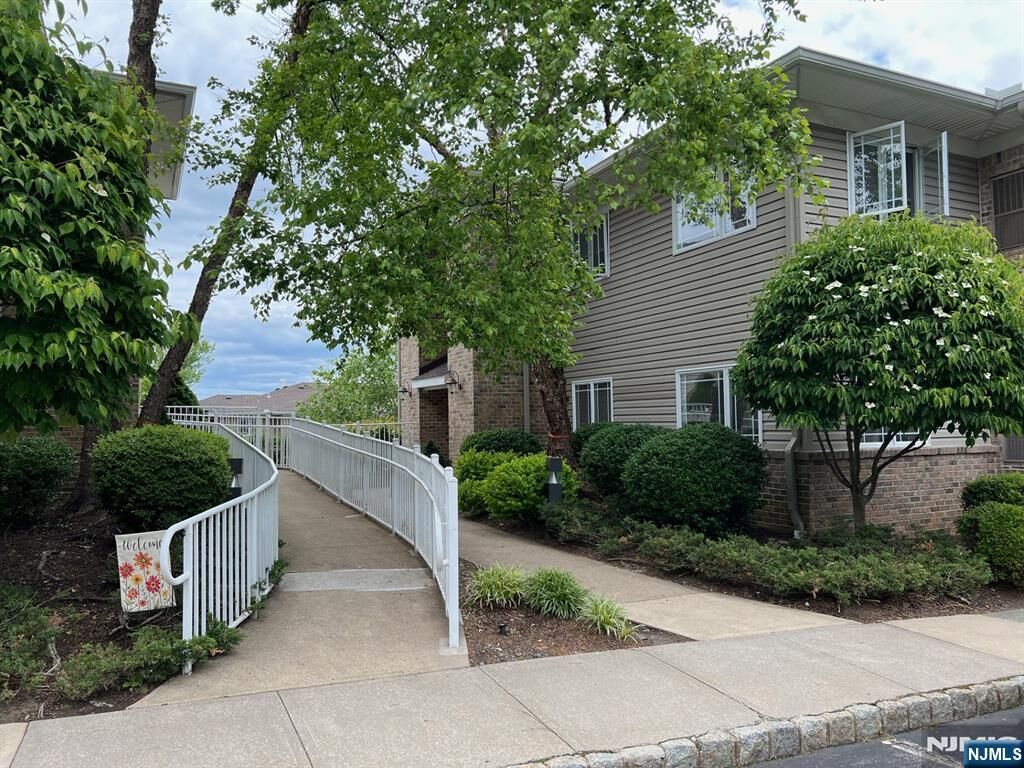 Property Photo:  34 Breckenridge 34  NJ 07405 