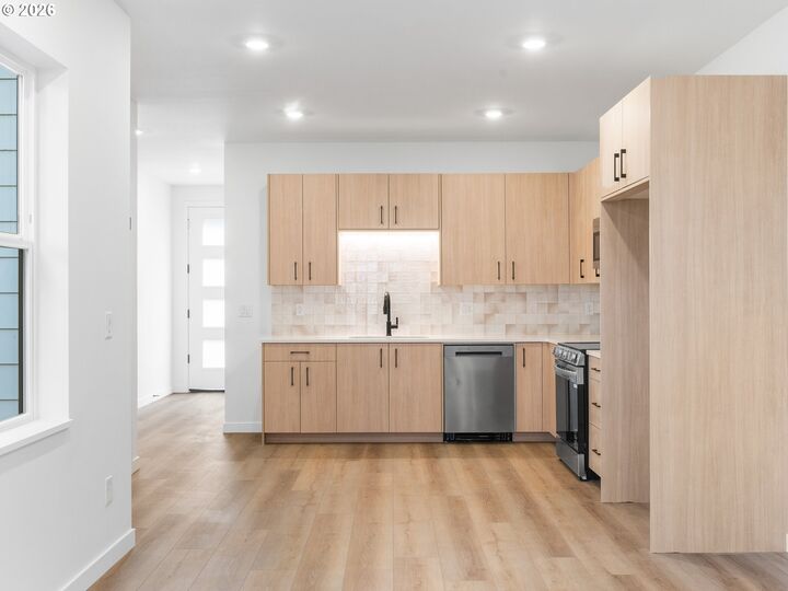 Property Photo:  3855 N Willis Blvd 6  OR 97217 