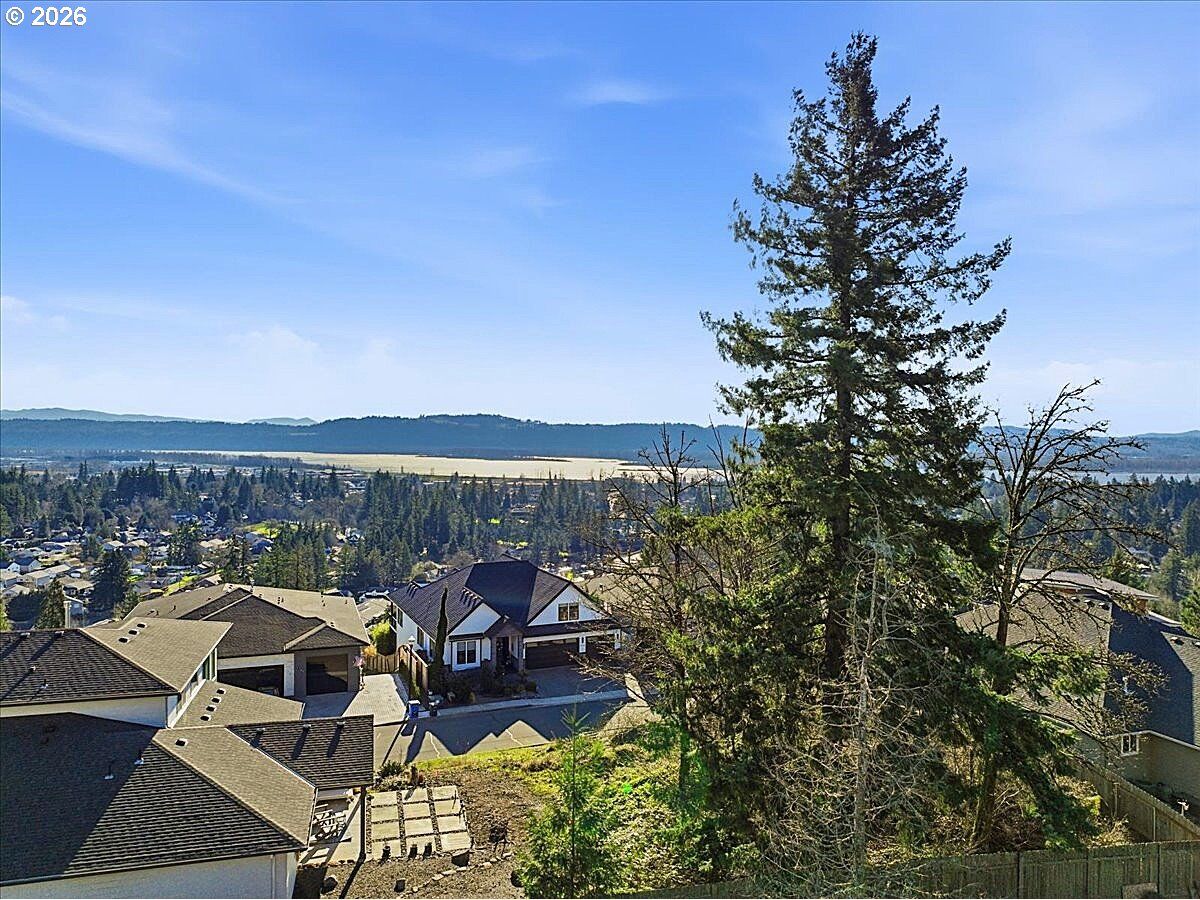Property Photo: 1697 N Columbia Ridge Way WA 98671