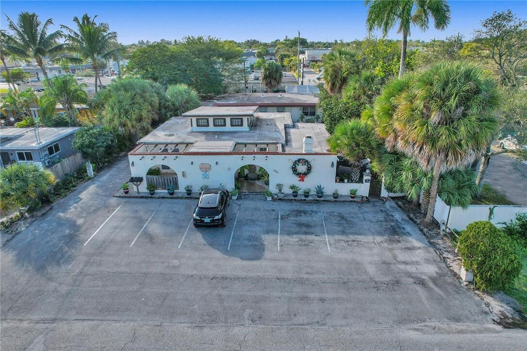 Property Photo:  2731 NE 1st Terrace  FL 33334 