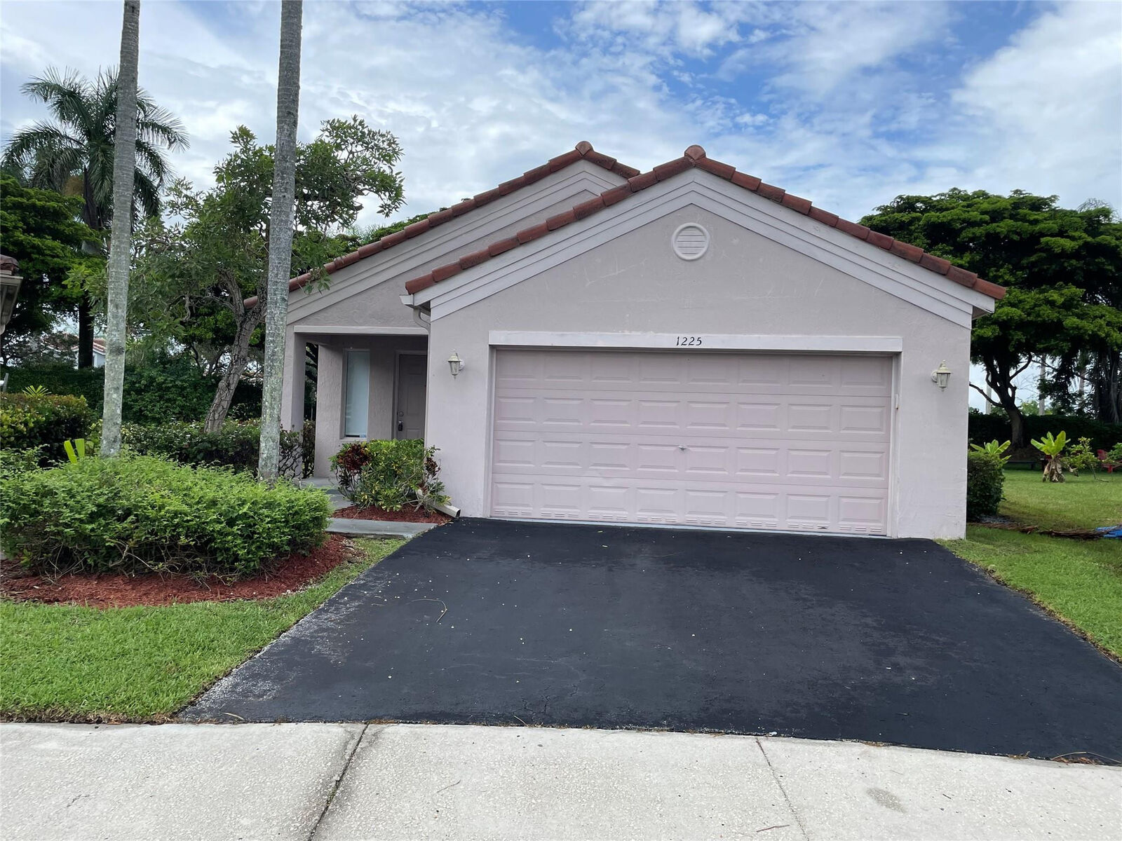 Property Photo: 1225 Majesty Terrace FL 33327