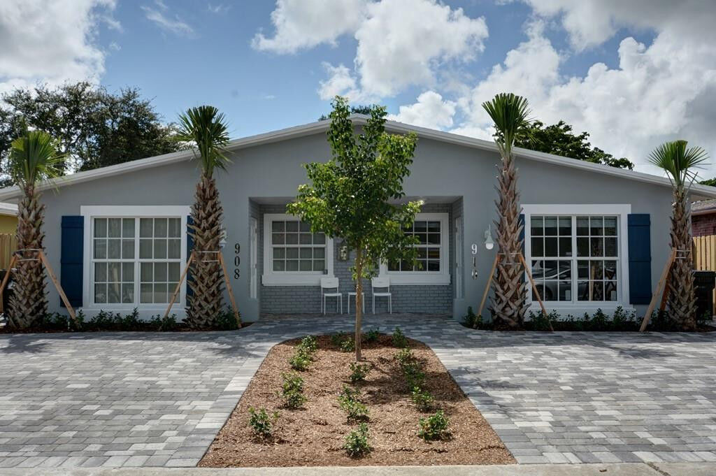 Property Photo:  910 Mandarin Isle  FL 33315 