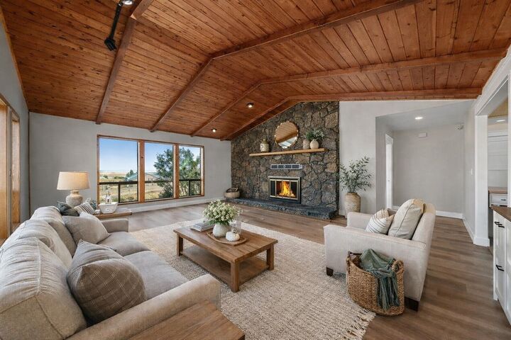 Property Photo:  1112 E Jennings Rd  WA 99031 