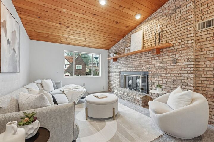 Property Photo:  2206 Hampton St  PA 15218 