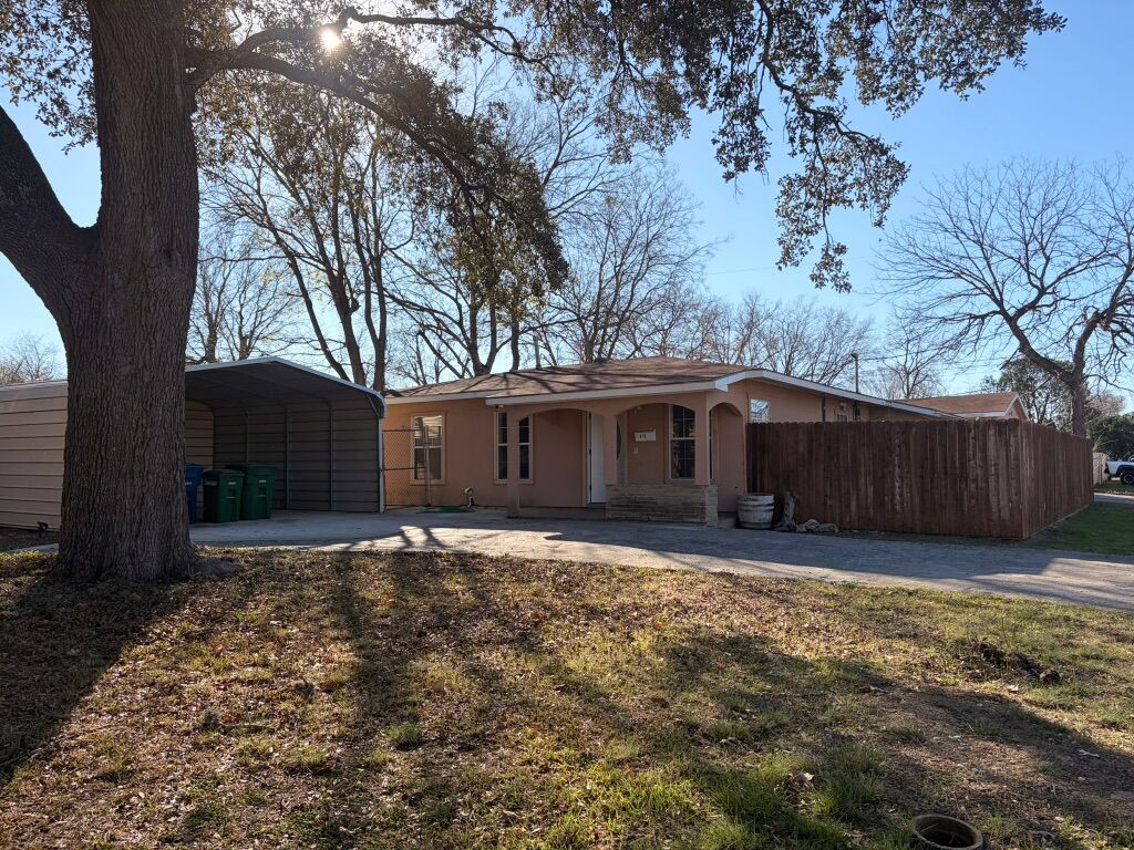 Property Photo:  819 Rosehill Drive  TX 78213 
