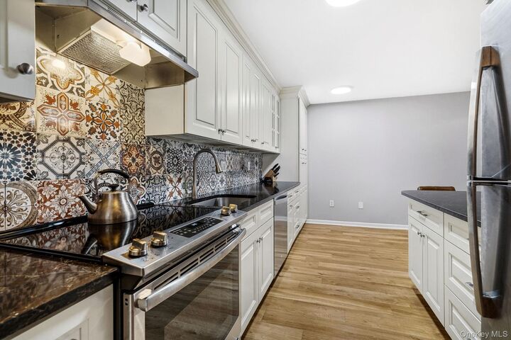 Property Photo: 100 High Point Drive 306 NY 10530