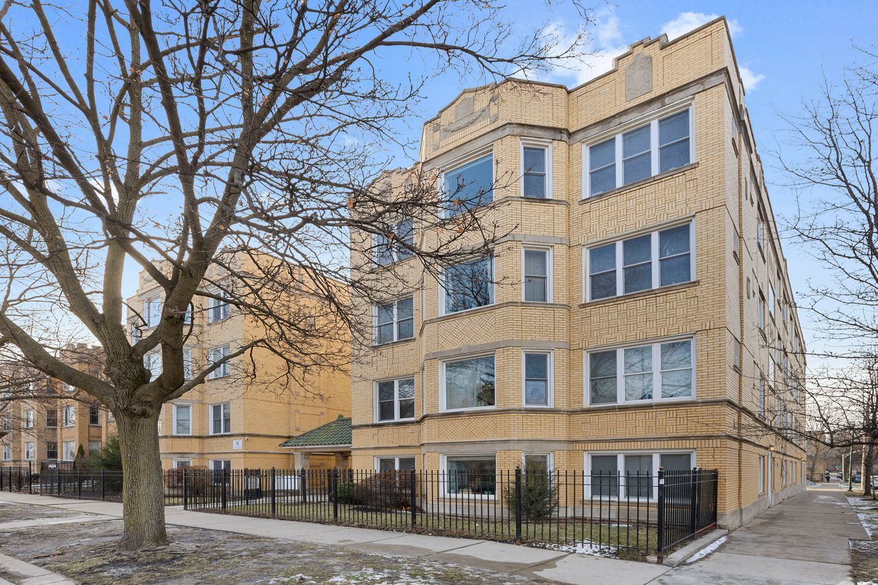 Property Photo:  4962 N Spaulding Avenue 3  IL 60625 