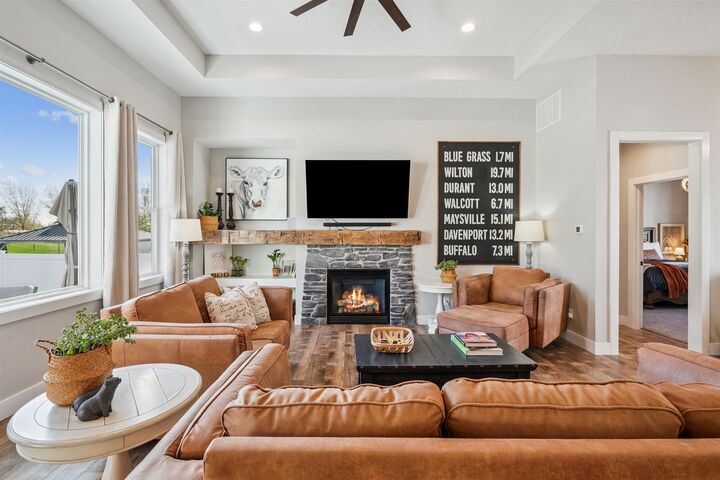 Property Photo:  783 Sweet Wood Ln Lane  IA 52726 