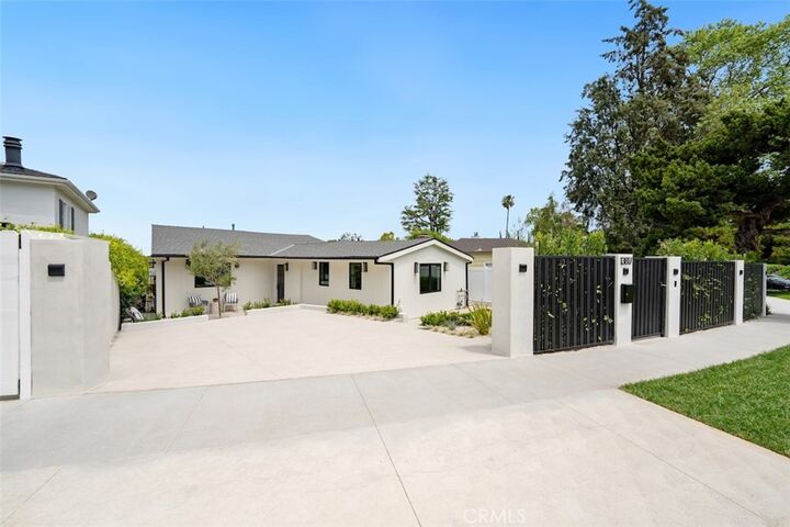 Property Photo:  13817 Valley Vista Blvd  CA 91423 