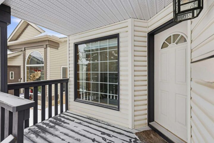 Property Photo:  12 Citadel Close NW  AB T3G 4A4 