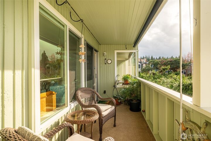 Property Photo:  1020  5th Avenue S 8  WA 98020 