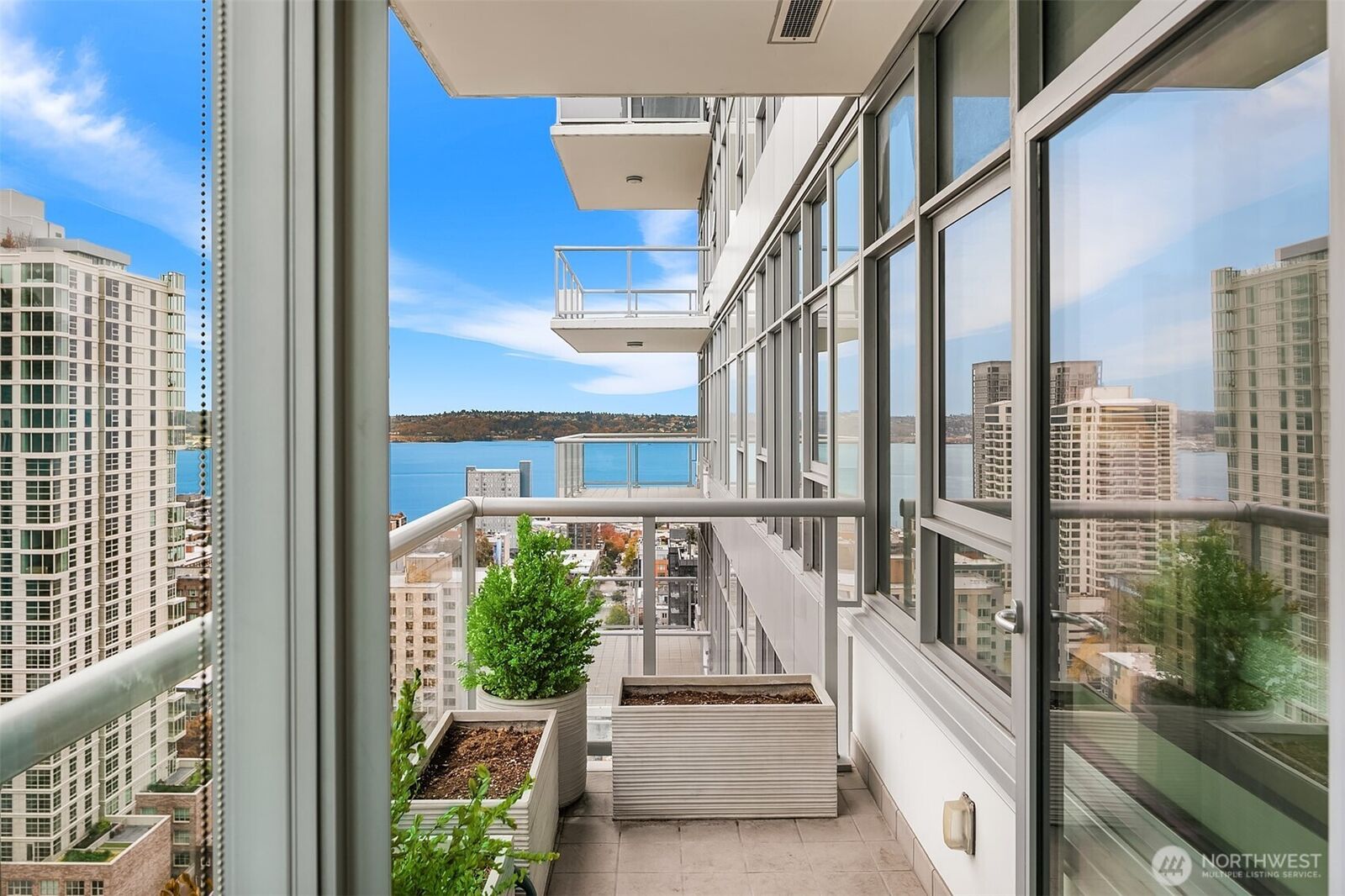 Property Photo: 588 Bell Street 2405S WA 98121