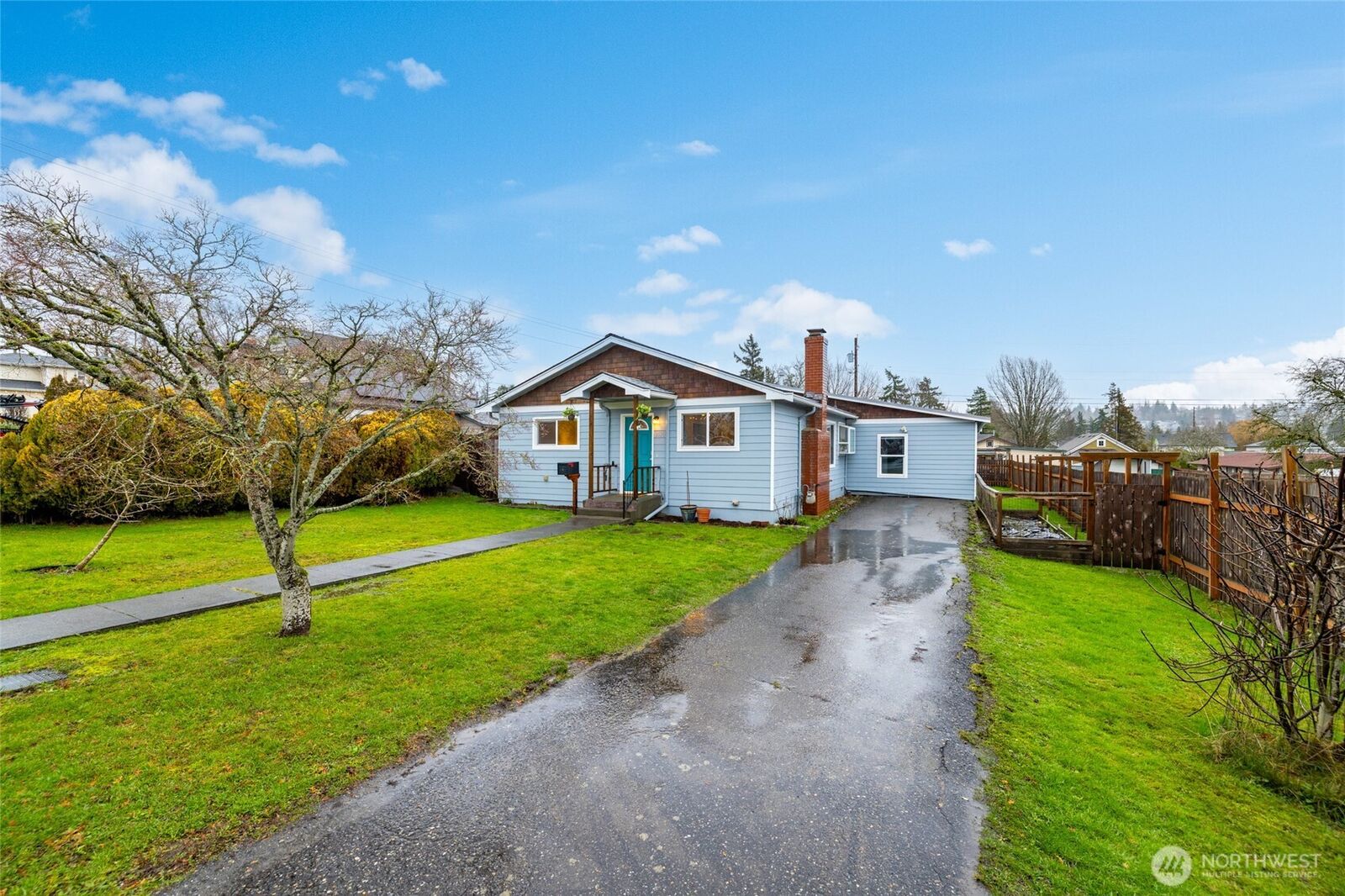 Property Photo:  2526  St Paul Street  WA 98226 