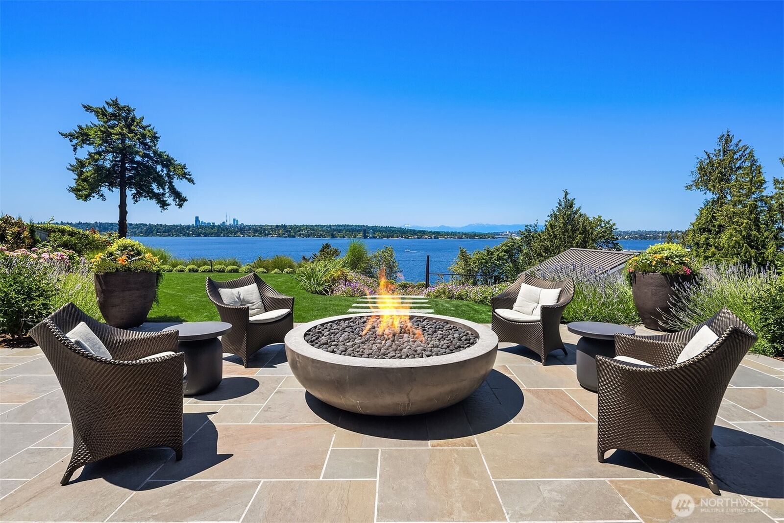 Property Photo:  7545 NE 28th Place  WA 98039 