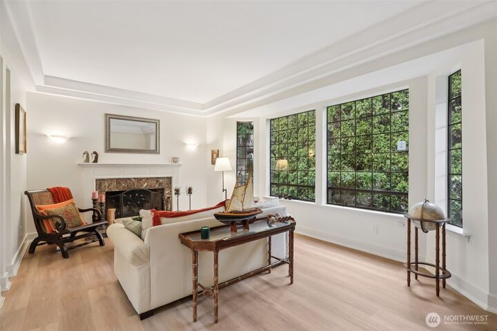 Property Photo:  1018  4th Avenue S  WA 98020 