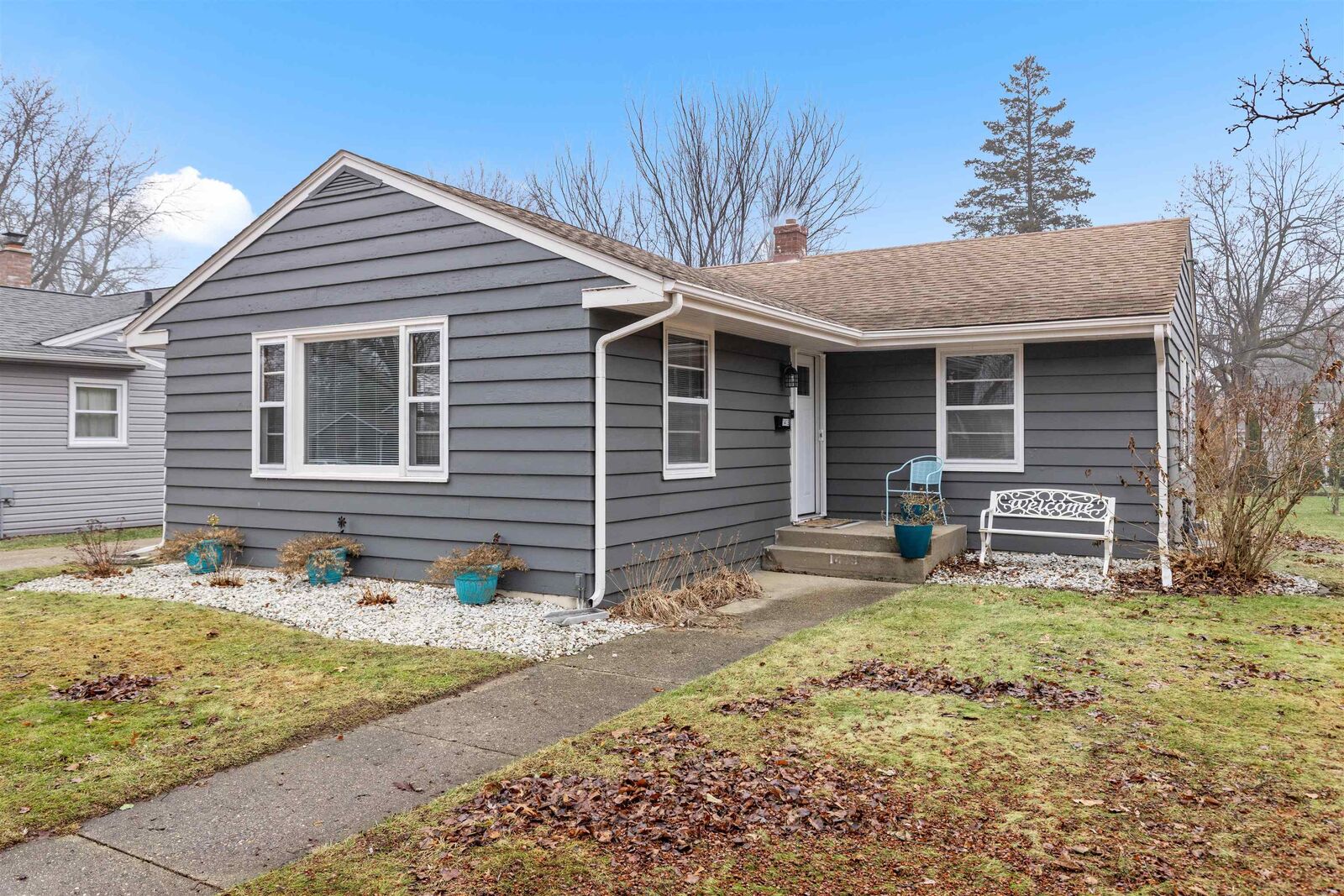 Property Photo:  1419 Stratford Avenue  IL 61107 