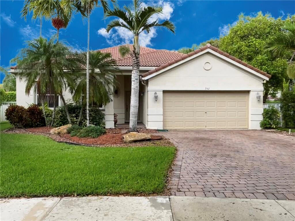 Property Photo:  952 Tulip Circle  FL 33327 