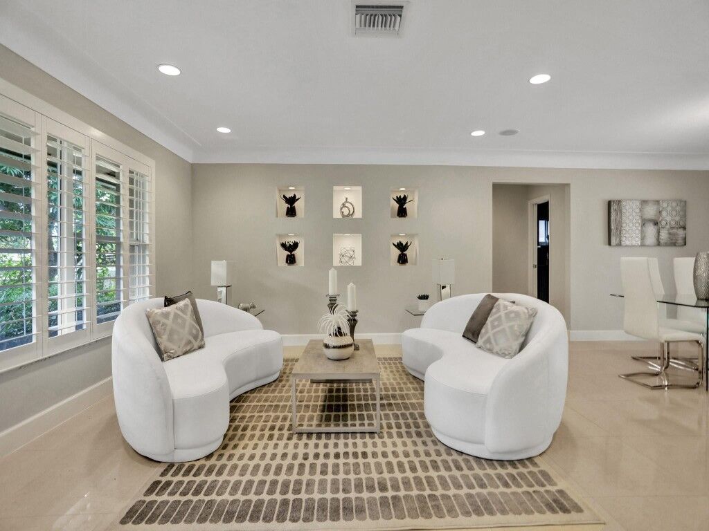 Property Photo: 4811 NE 29th Avenue FL 33308