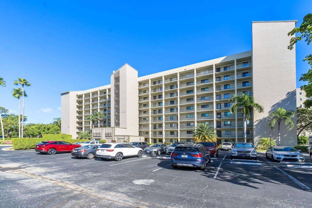 Property Photo:  2205 S Cypress Bend Drive 408  FL 33069 
