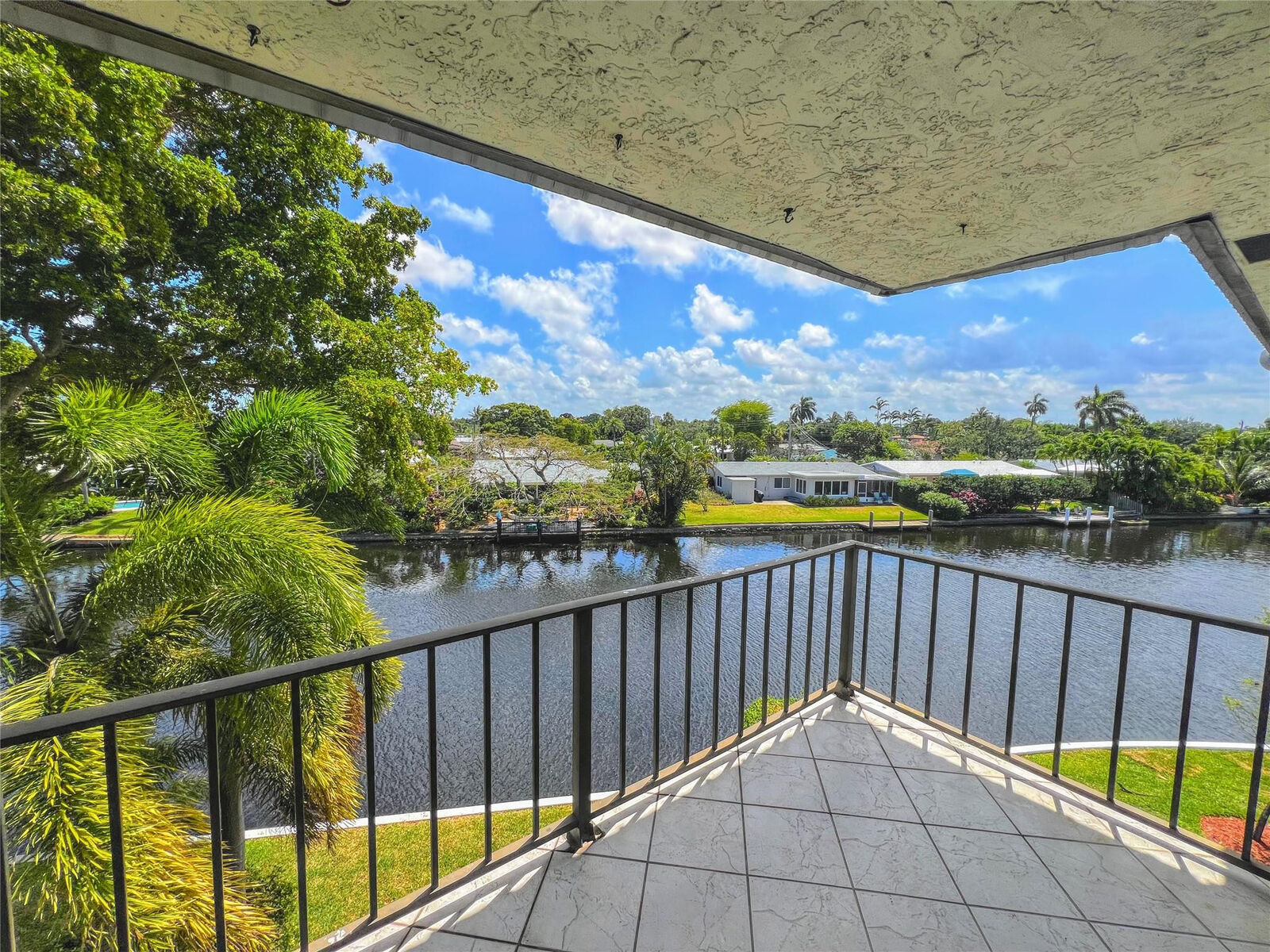 Property Photo: 3004 NE 5th Terrace 308-C FL 33334