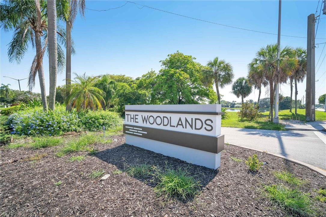 Property Photo:  4505 King Palm Drive  FL 33319 