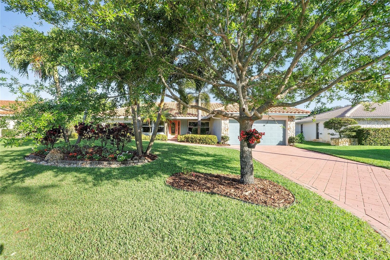 Property Photo: 388 NW 101st Terrace FL 33071