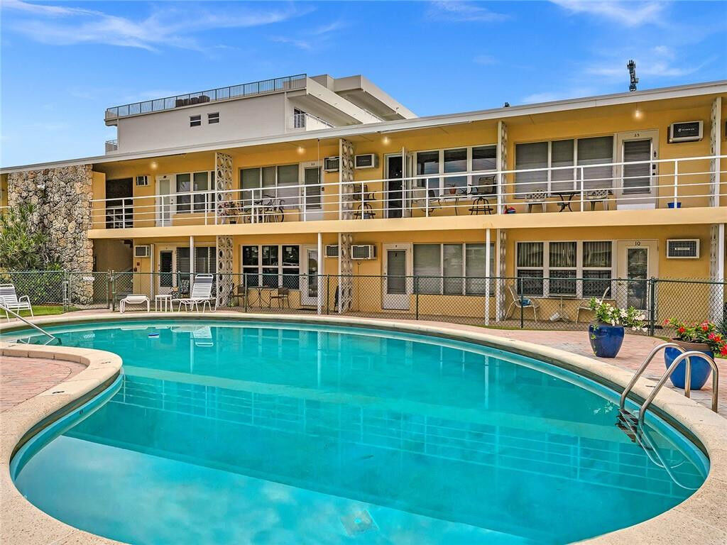 Property Photo: 1110 N Riverside Drive 22 FL 33062