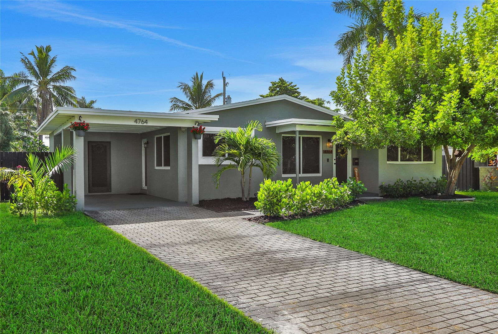 Property Photo:  4764 NE 15th Way  FL 33334 