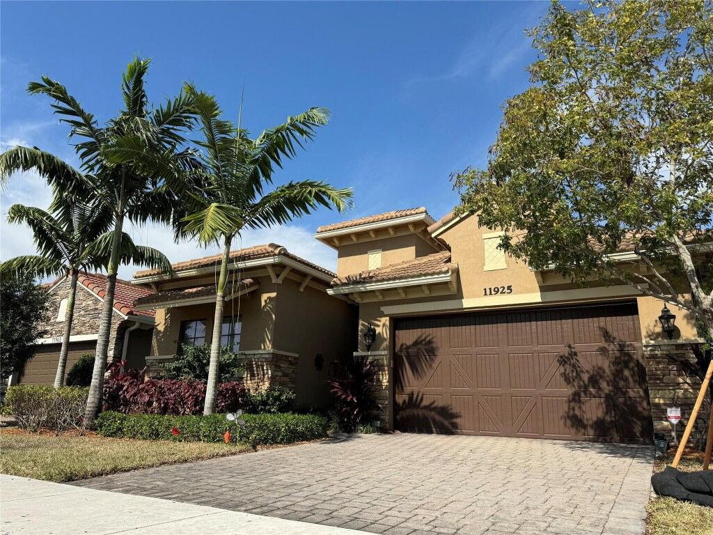 Property Photo:  11925 Kalmar Circle  FL 33076 