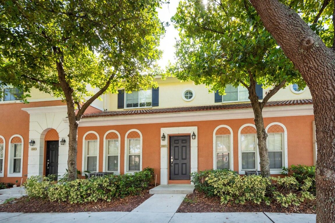 Property Photo:  2551 SW 99th Way 2551  FL 33025 