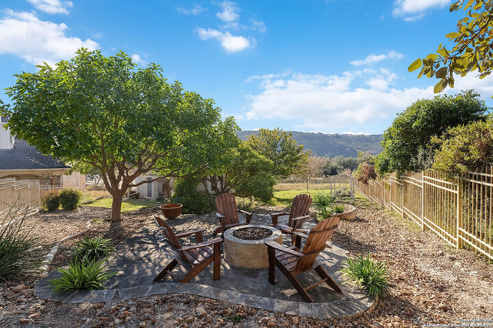 Property Photo:  103 Arboleda  TX 78006 