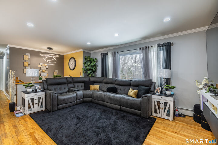 Property Photo:  6 Chaucer Drive  CT 06484 